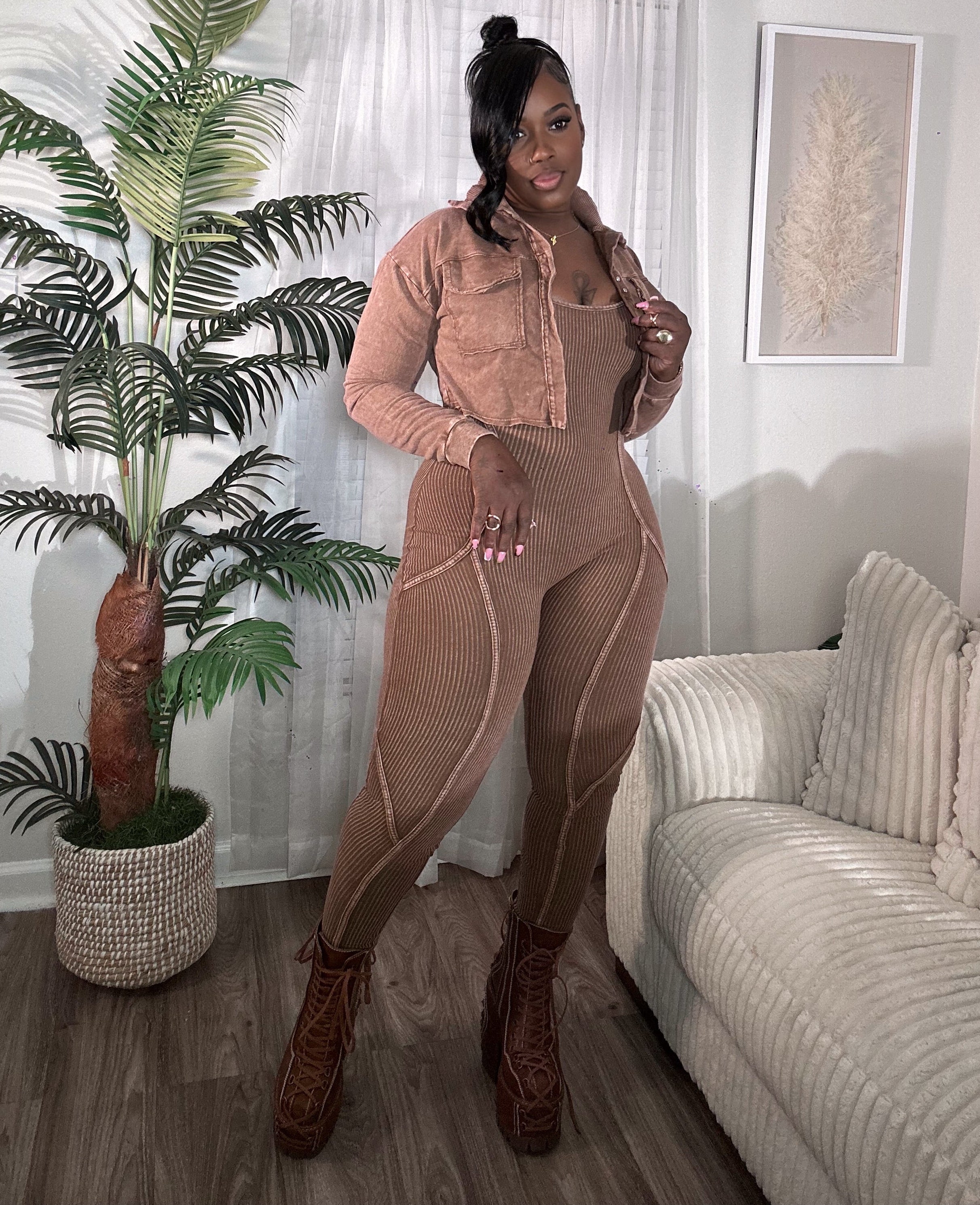 Baddie jumpsuit in mocha